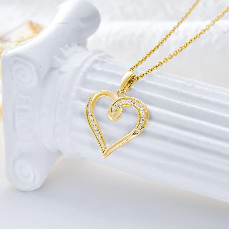 Naszyjnik z wisiorkiem w kształcie serca z 18-karatowego złota z moissanitem-1