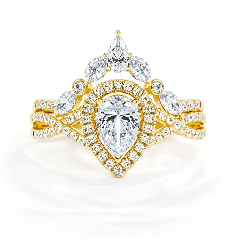 Pierścionek zaręczynowy z moissanitem i grawerunkiem wykonany ze złota próby 14K-1