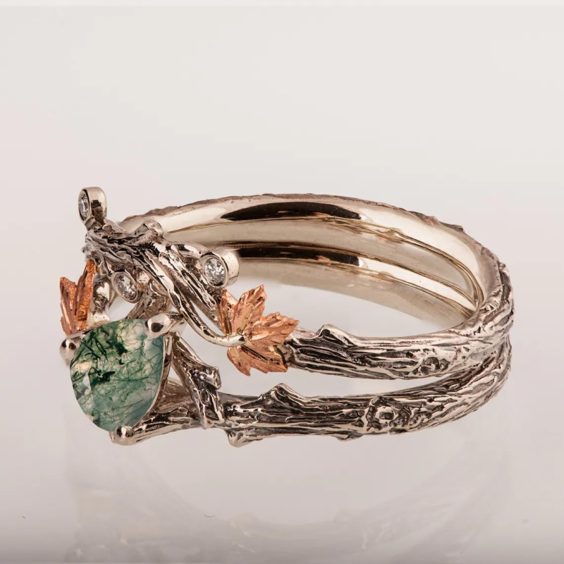 Ehering aus Sterlingsilber mit Gelbgoldbeschichtung und Moosachat im Birnenschliff-6