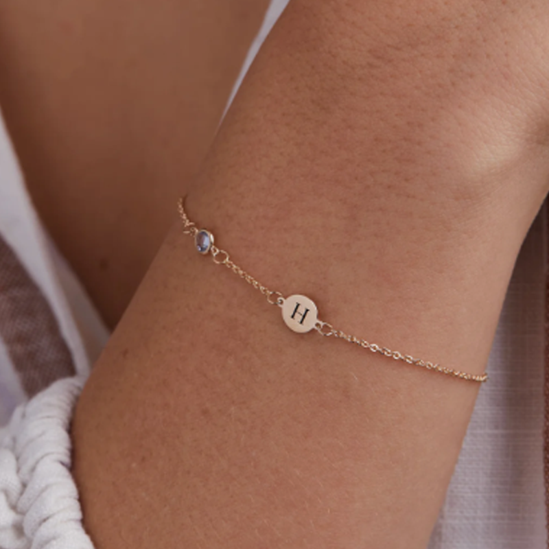 Pulsera personalizada con inicial de piedra natal y bañada en oro para mujer-3
