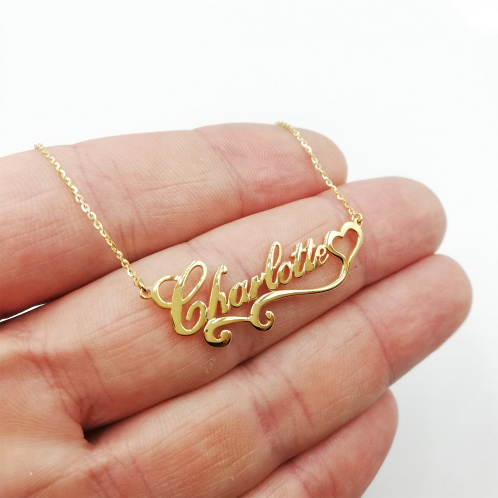 Collar Colgante Clásico Personalizado con Nombre y Corazón en Oro de 10K-3