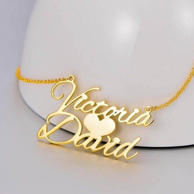 Collana con ciondolo classico personalizzato in oro 14K con nome e cuore-3