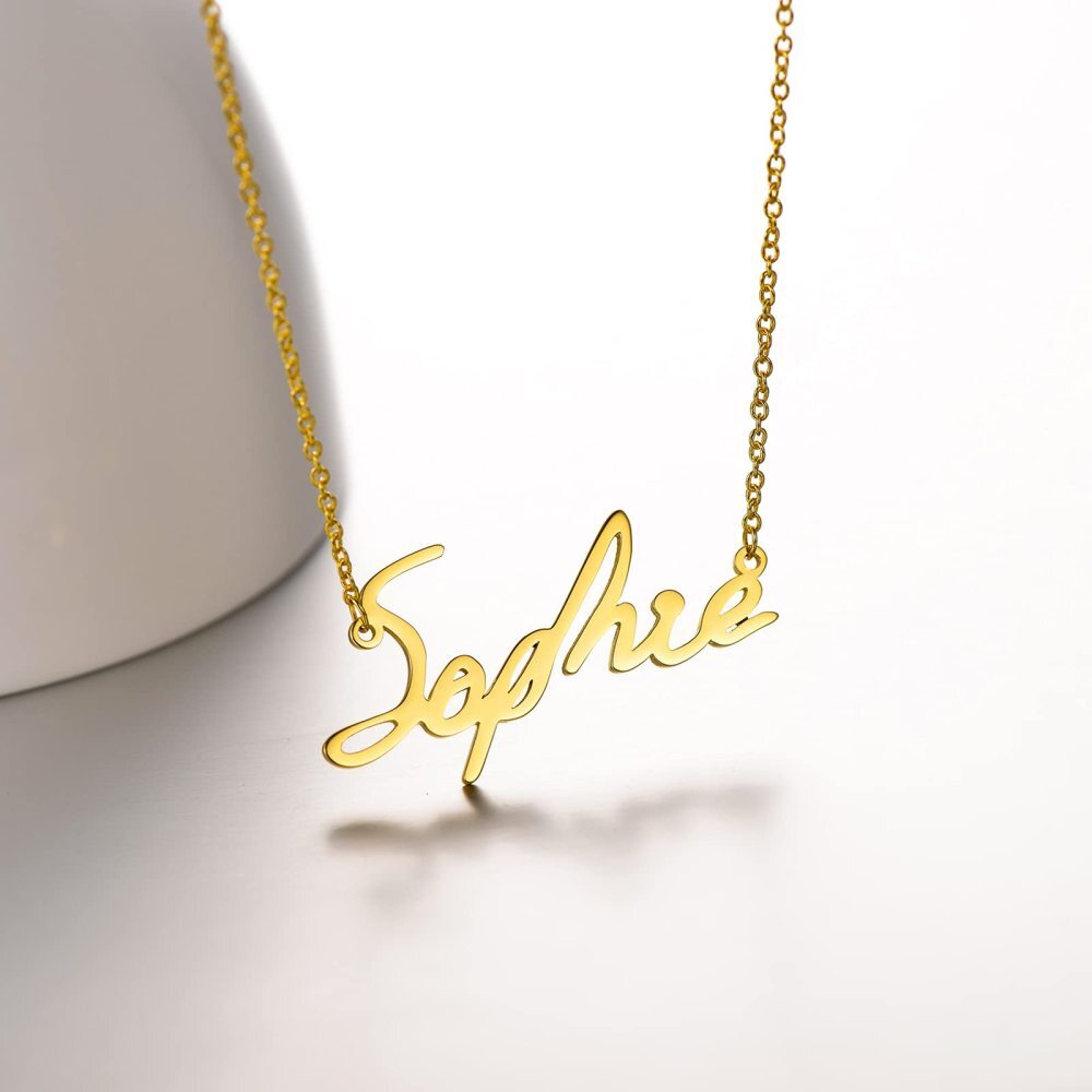 Colar com pingente de nome clássico personalizado em ouro 10K-3