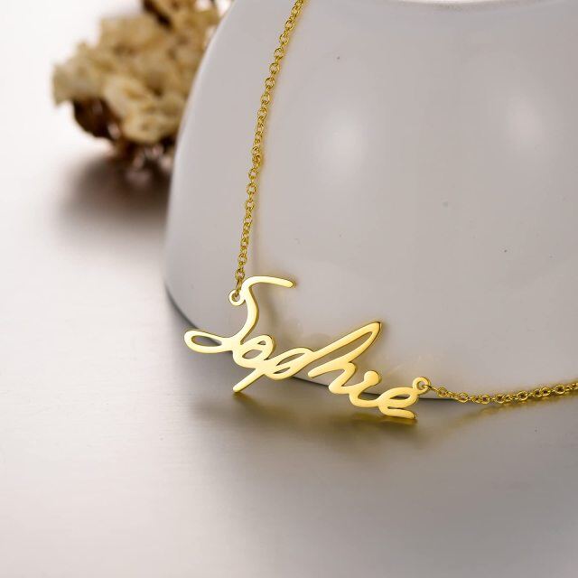 Collar colgante con nombre clásico personalizado en oro de 18 quilates-4