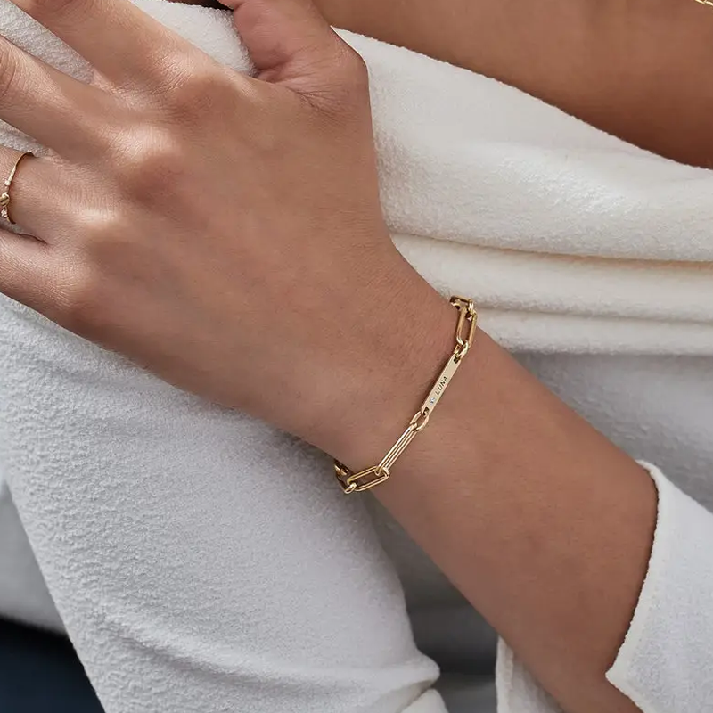 Bracciale con ciondolo in zirconia cubica con incisione personalizzata in oro vermeil per donna-3