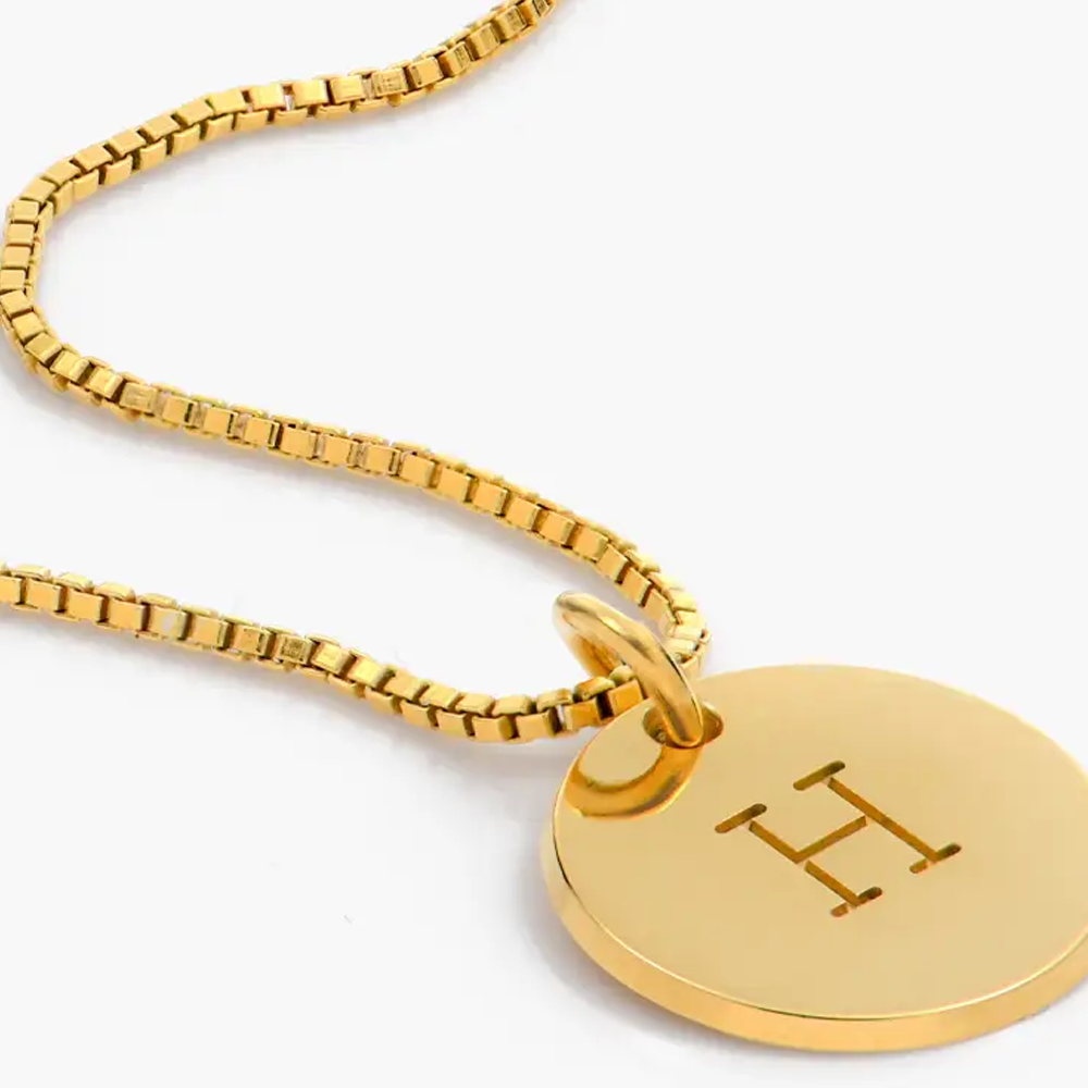 Collar personalizado con moneda inicial en oro vermeil para mujeres y hombres-3