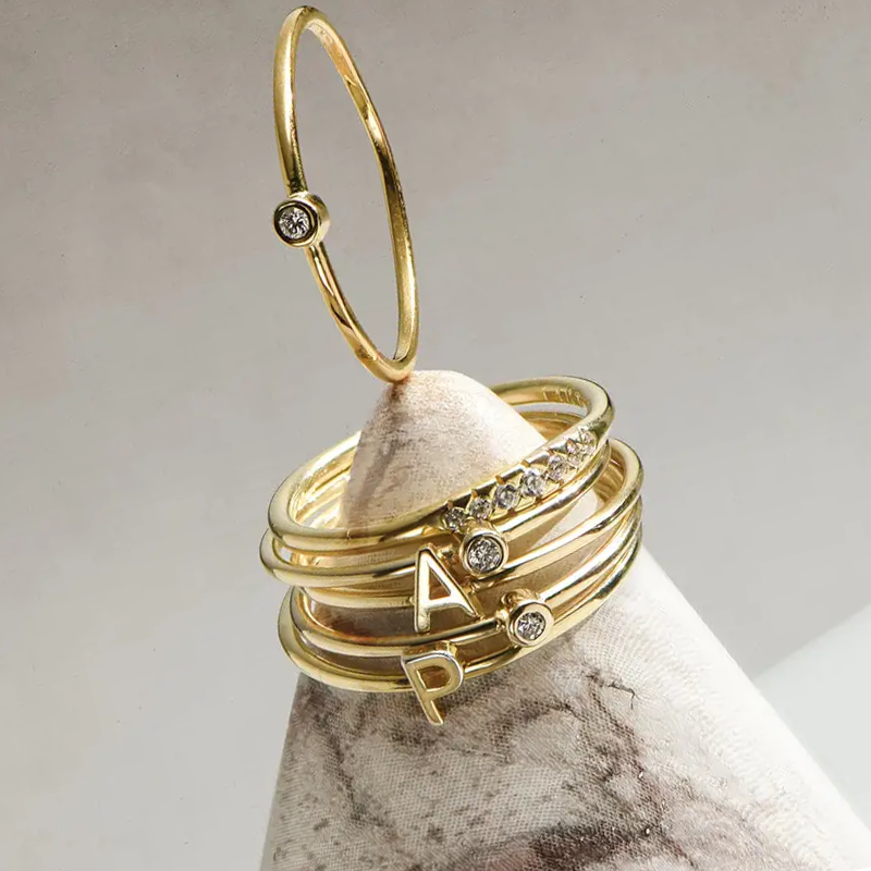 Złoty pozłacany pierścionek z inicjałem i cyrkonią sześcienną dla kobiet-3