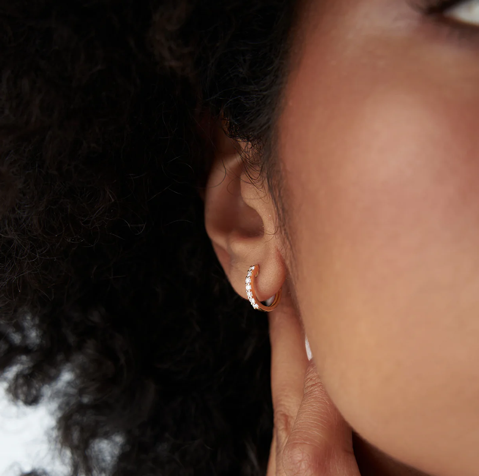 Pendientes de aro pequeños con diamantes naturales en oro de 18 quilates-2