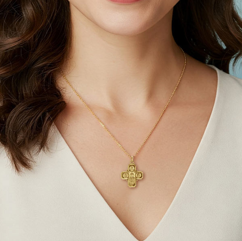 Ciondolo a forma di croce con medaglietta religiosa a quattro vie placcata in oro giallo, in argento sterling, da 18 mm.-2