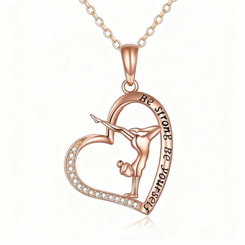 Collar con colgante de gimnasta y corazón en oro rosa de 18 quilates con circonitas cúbicas y palabra grabada-1