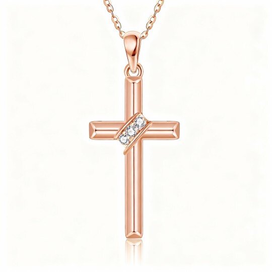 Colar com pendente de cruz em moissanita e ouro rosa 10K