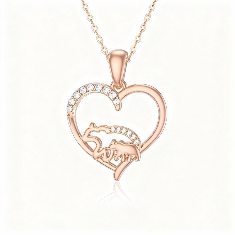 Naszyjnik z wisiorkiem w kształcie niedźwiedzia polarnego i serca z 18-karatowego różowego złota z moissanitem-1
