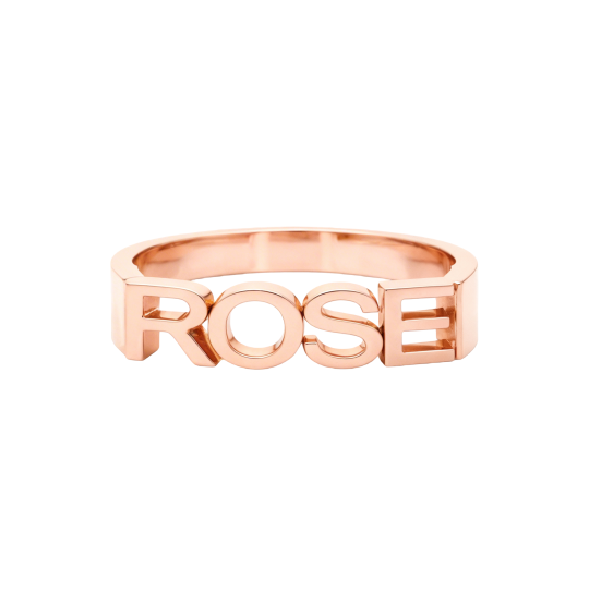 Anillo clásico personalizado con inicial del nombre en oro rosa de 10 quilates sin piedras.