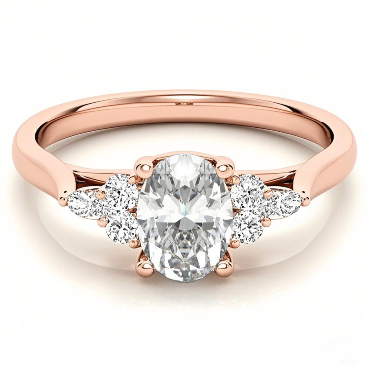 Verlobungsring mit Moissanit im Ovalschliff aus 14 Karat Roségold mit Halo-Schliff-1