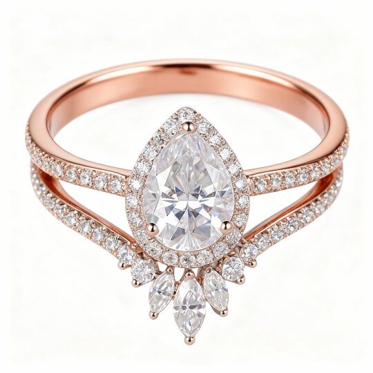 Anel de Noivado em Ouro Rosa 10K com Moissanita em Forma de Gota e Corte de Pêra