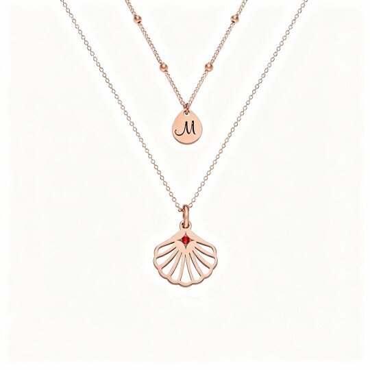 Colar em camadas em ouro rosa 10K com zircónias cúbicas, pedra de nascimento personalizada e gravação personalizada.