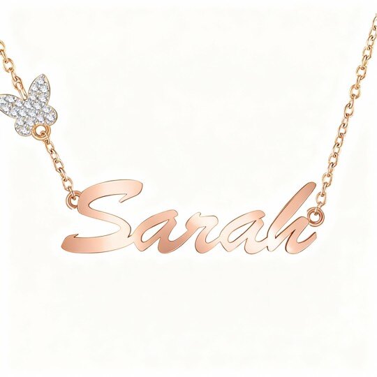 قلادة فراشة كلاسيكية من الذهب الوردي عيار 10 قيراط مرصعة بزركونيا مكعبة واسم شخصي