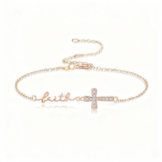 Pulsera personalizada con dije clásico de nombre y cruz en oro rosa de 10 quilates con circonitas cúbicas.