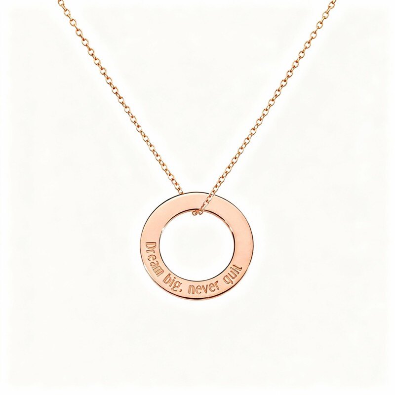 Collar con colgante grabado personalizado en oro rosa de 9 quilates-1
