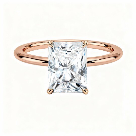 Pierścionek zaręczynowy z moissanitem w szlifie księżniczki z 10-karatowego różowego złota