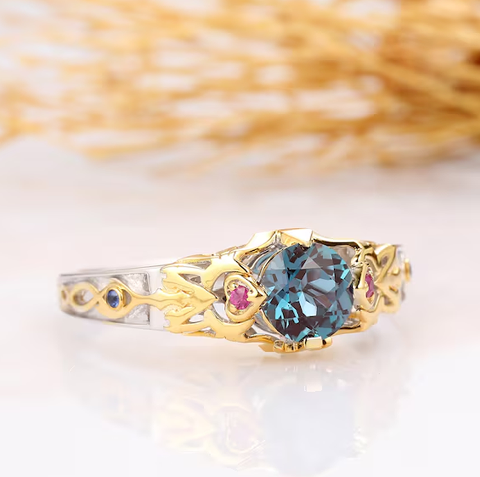 Anillo de compromiso con la Trifuerza de Zelda de alejandrita de corte redondo en oro bicolor de 10 quilates y piedra de nacimiento de junio para ella.-4