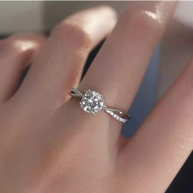 Anel de noivado infinito torcido em ouro branco 18K 1CT com corte redondo de moissanite-2