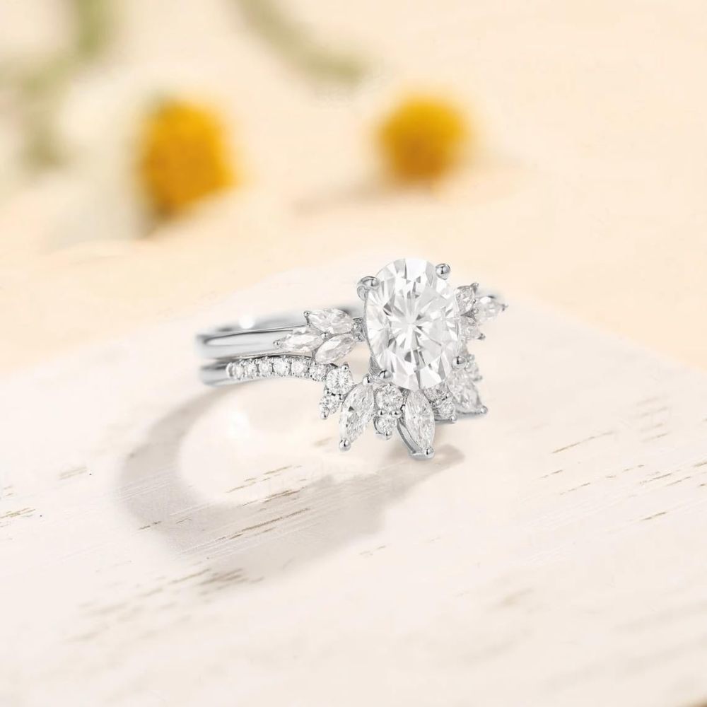 Bague de fiançailles en or blanc 10 carats avec couronne incurvée en moissanite de taille ovale de 1,25 ct-3