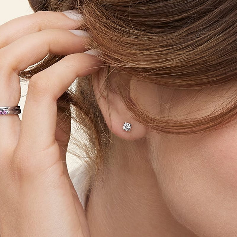 Kolczyki z białego złota 18K z diamentami laboratoryjnymi o masie 1/2 ct-2