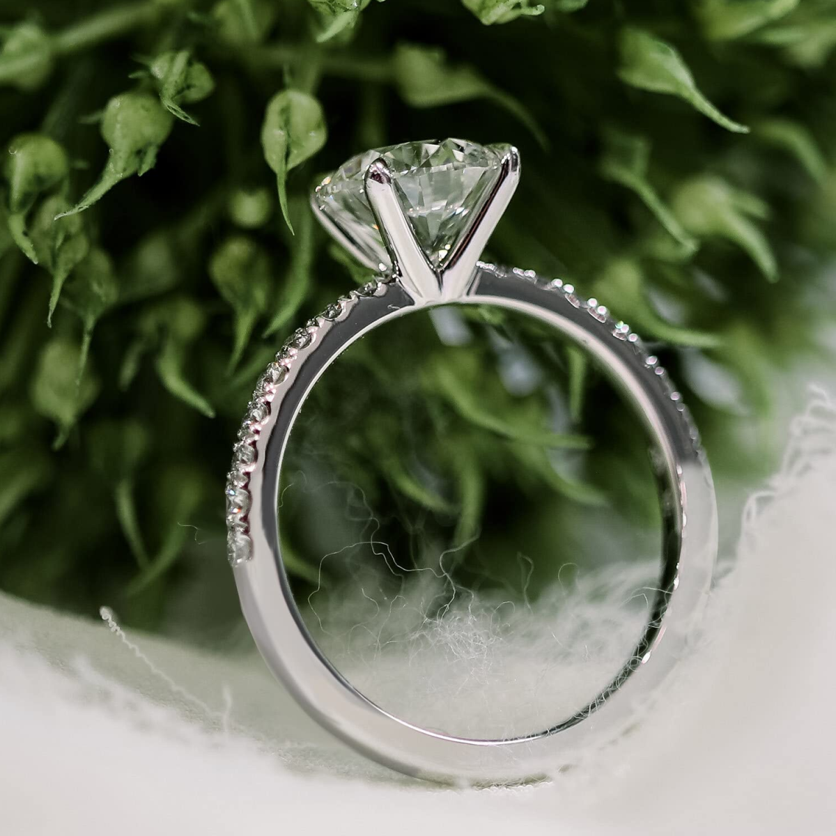 Bague de fiançailles pour couple en or blanc 18 carats avec gravure personnalisée et moissanite 2 carats-6