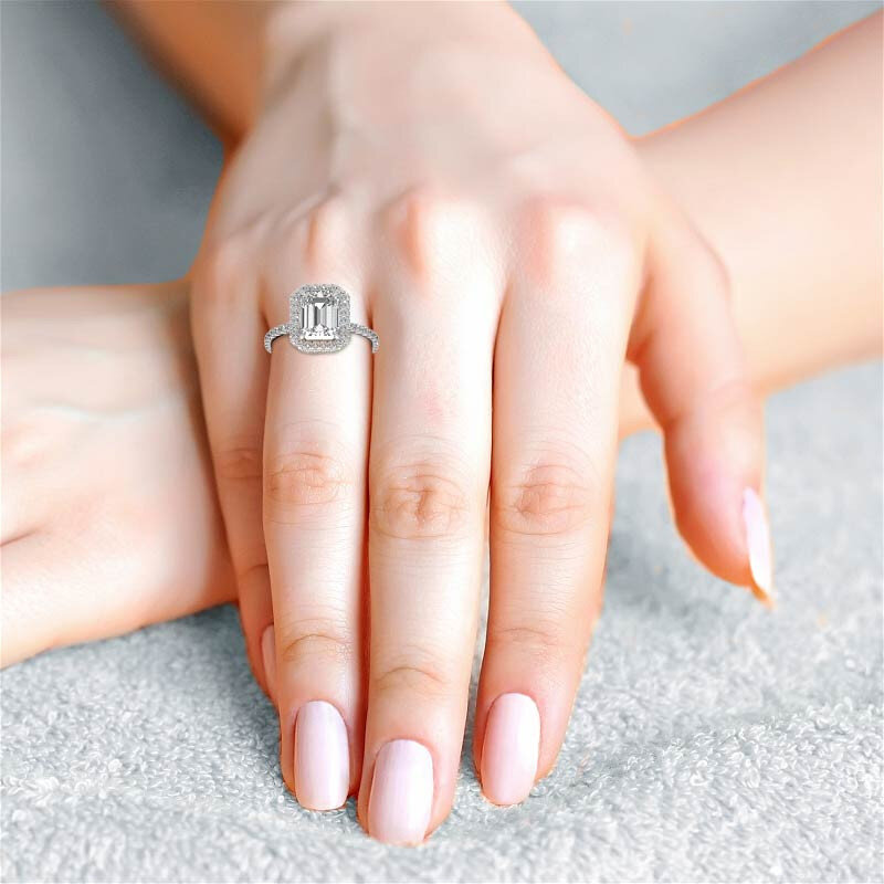 Anillo de compromiso de moissanita de talla esmeralda en oro blanco de 10 quilates-2