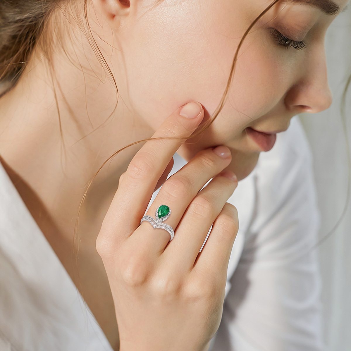 Bague de fiançailles en or blanc 18K en forme de goutte d'émeraude-2