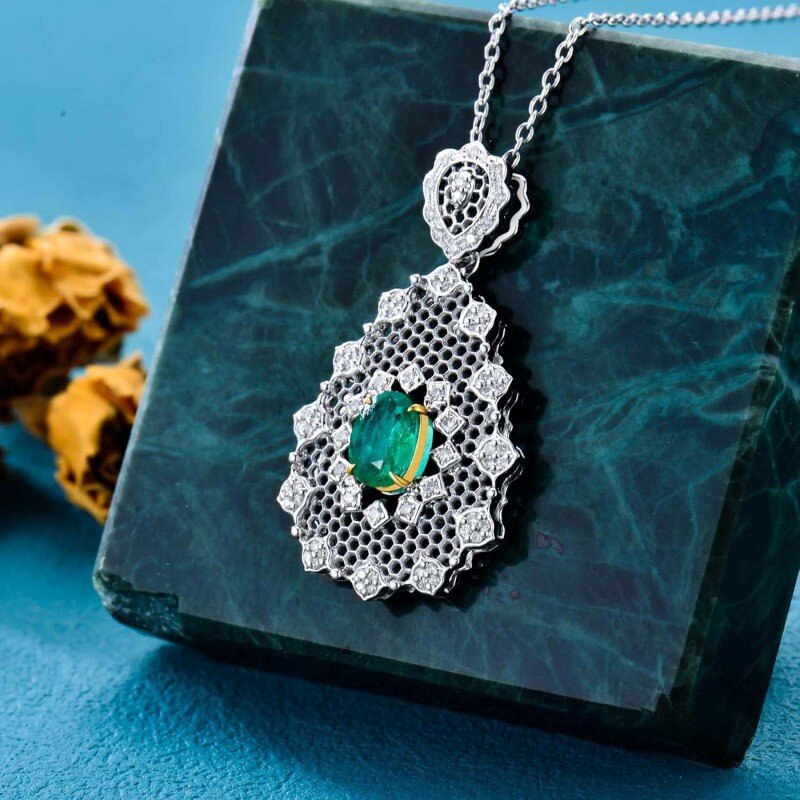 Collier carré en or blanc 18 carats et émeraude, cadeau de fiançailles ou de mariage pour elle-4