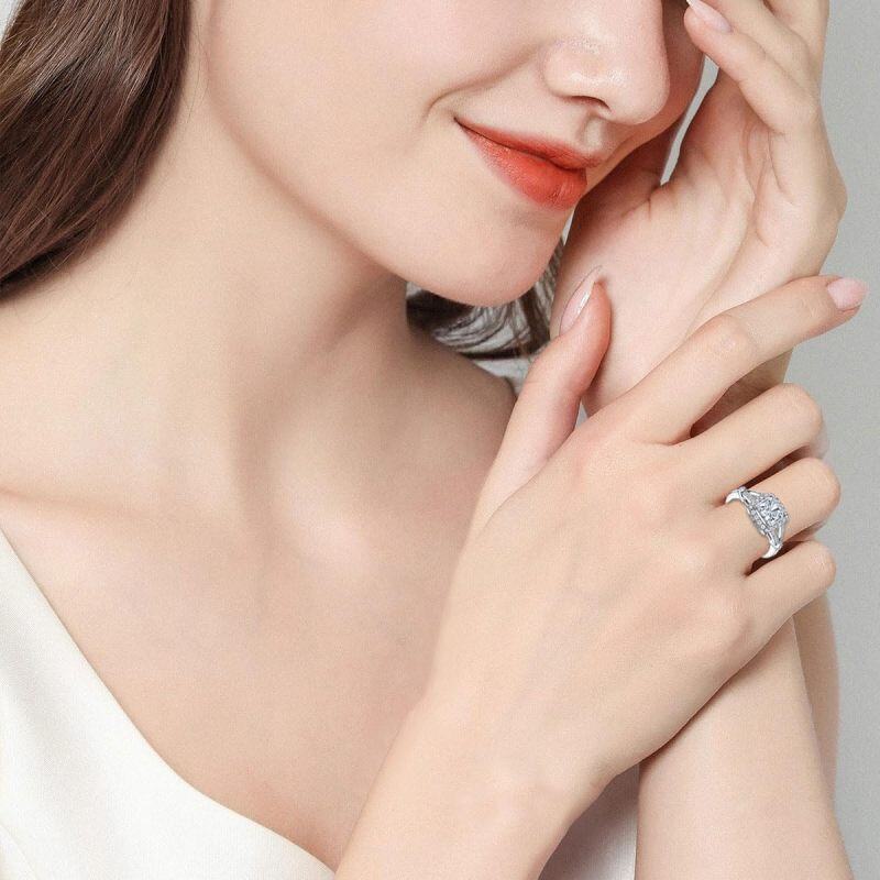 Anel de noivado personalizado com pedra de nascimento, corte princesa e halo em ouro branco 10K com aro cruzado.-2