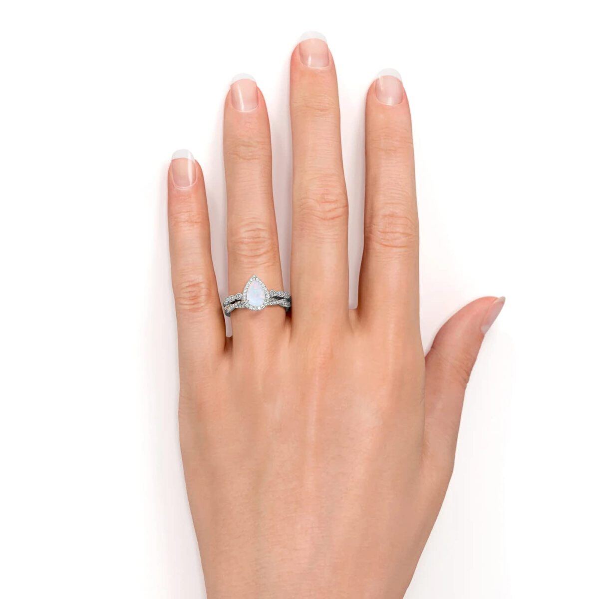 Anillo de compromiso de oro blanco de 14 quilates con moissanita en forma de gota de ópalo azul con grabado personalizado-2