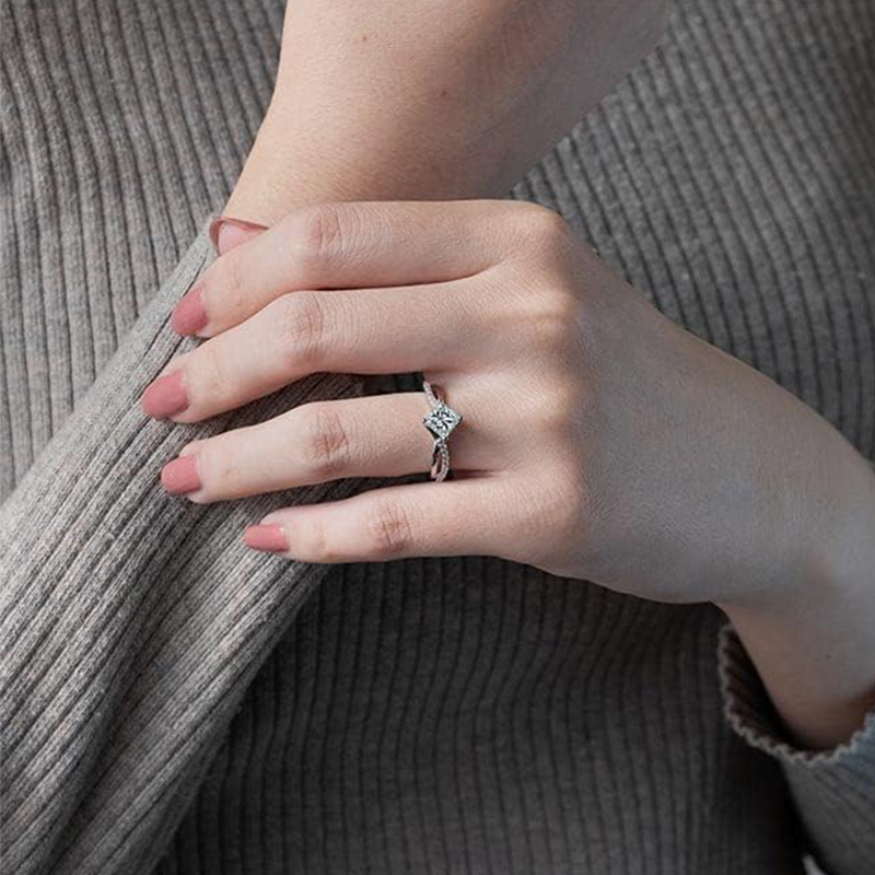 Anillo de compromiso de moissanita en oro blanco de 18 quilates-2