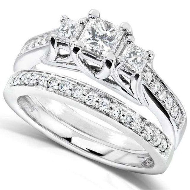 Alliance de mariage en or blanc 18 carats avec gravure personnalisée et moissanite princesse carrée-1