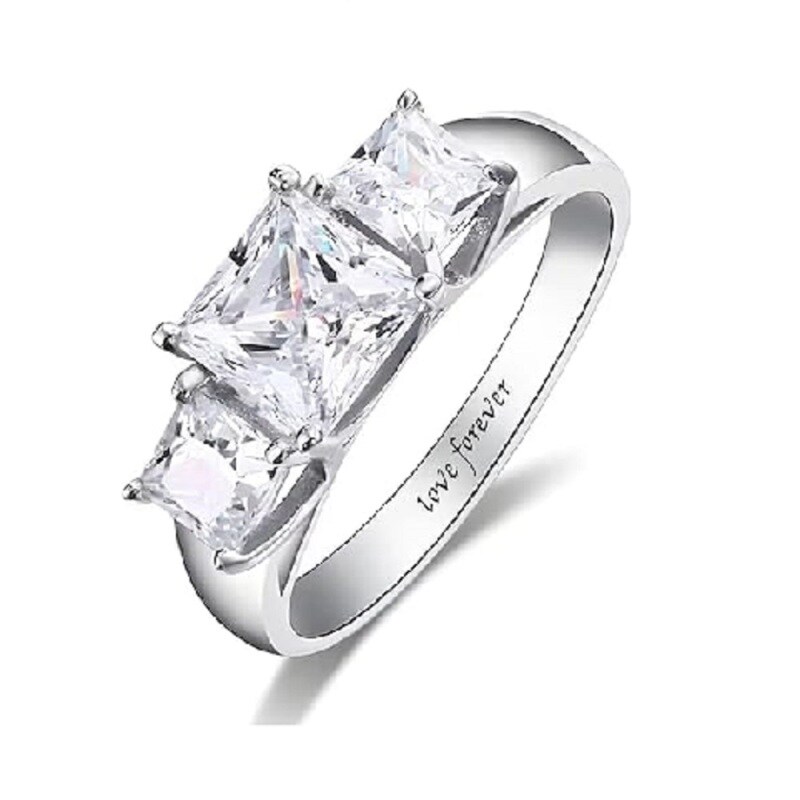 Anel de noivado quadrado de moissanite em forma de corte princesa em ouro rosa 10K com palavra gravada-3