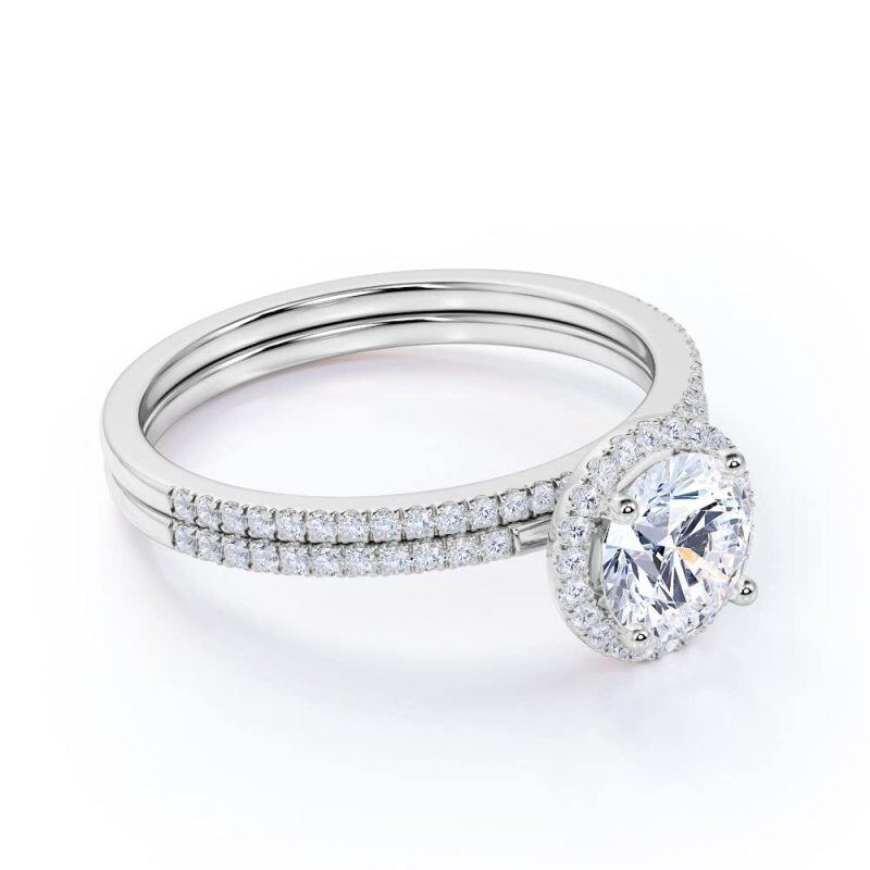 Aliança de casamento personalizada com gravação em ouro rosa 14K e moissanita redonda.-4