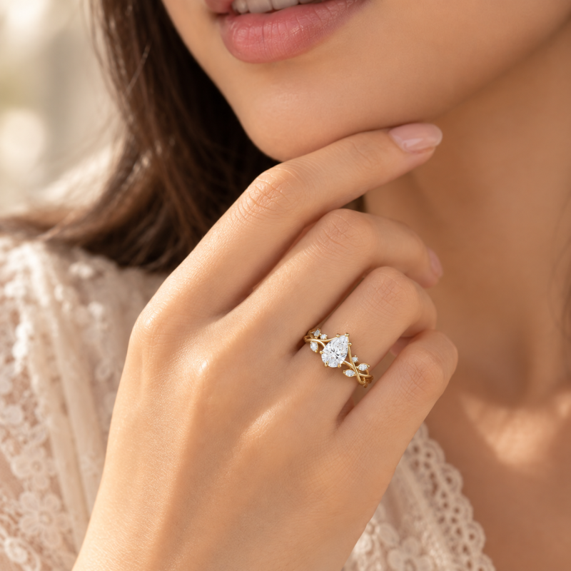 Verlobungsring aus Sterlingsilber mit gelbvergoldetem, birnenförmigem, im Labor gezüchtetem Diamanten (1–3 Karat), individuell gestaltet im Stil von Efeu, inspiriert von der Natur-2