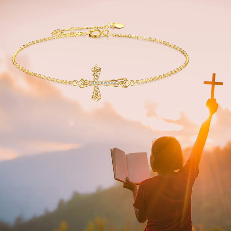 Bracelet à breloques en or 10K avec nœud celtique et croix en zircon cubique-5