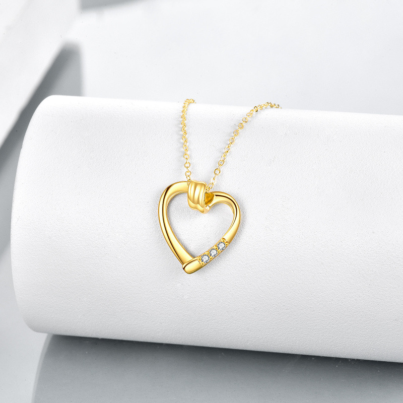 Collar con colgante de corazón de circonita cúbica en oro de 10 quilates-4