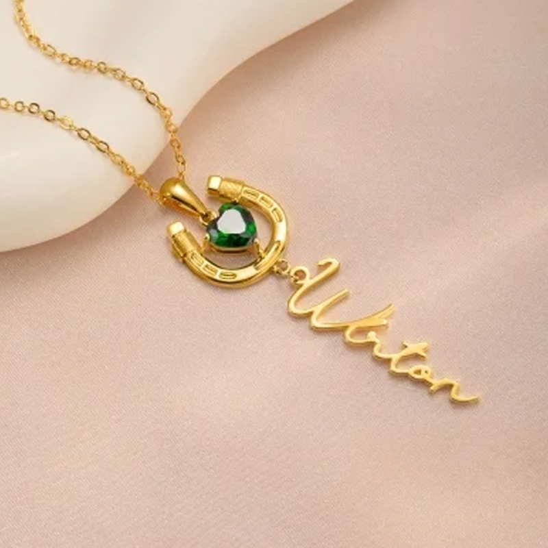 Personalisierte Geburtsstein-Halskette aus 10-karätigem Gold mit Zirkonia, klassischem Namen und Hufeisenanhänger-3