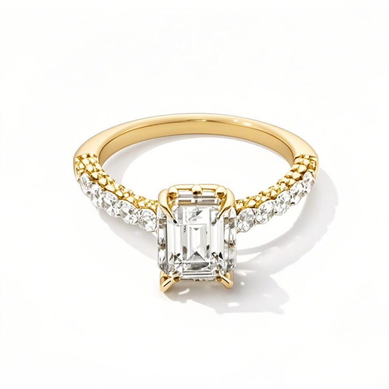 Anel de Noivado em Ouro 14K com Diamante de Lapidação Esmeralda e Gravação Personalizada, Classificação D-VVS1 3EX, Certificado pelo IGI-1