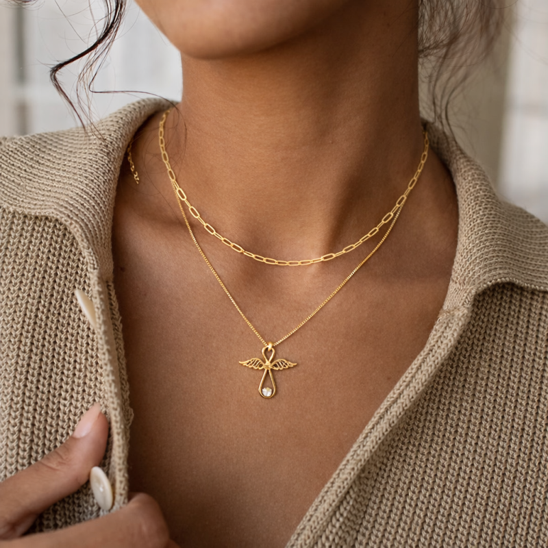 Collar colgante de oro de 14 quilates con ala de ángel de moissanita para mujer-3