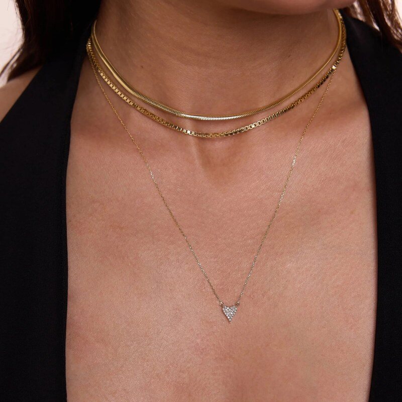 Collier avec pendentif en forme de cœur en or 18K orné de pierres Moissanite étincelantes-2