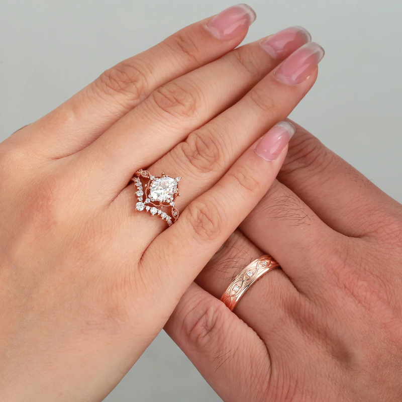 Bagues de couple en or 18K avec moissanite taillée en ovale-2