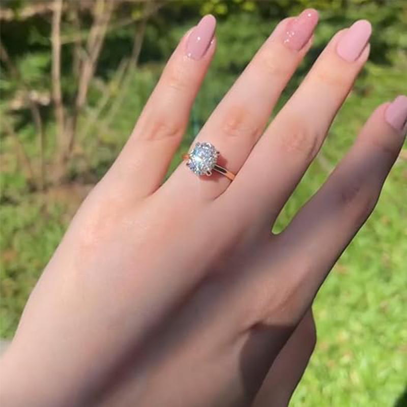 Anillo de compromiso de moissanita con corte ovalado en oro de 18 quilates-5