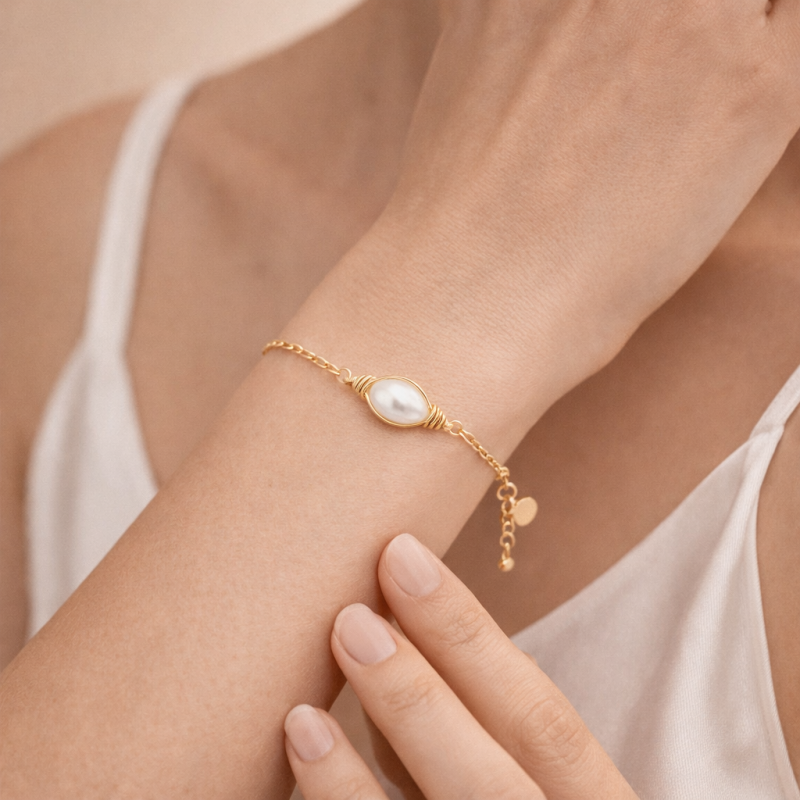 Pulsera con dije de madre en oro de 18 quilates con perlas-2