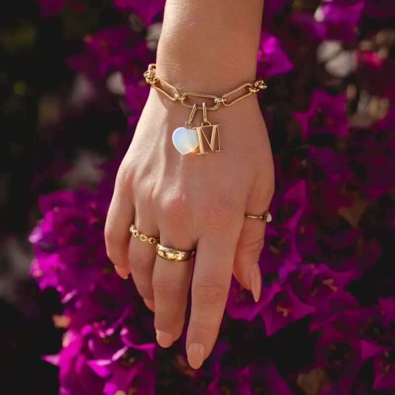 Pulsera de abalorios personalizada en oro de 14 quilates con piedra de nacimiento y letra inicial-2