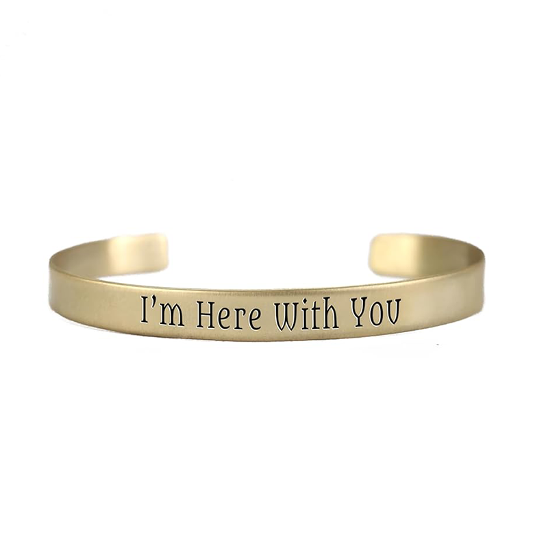 Pulsera rígida grabada personalizada en oro de 10 quilates para hombre-1